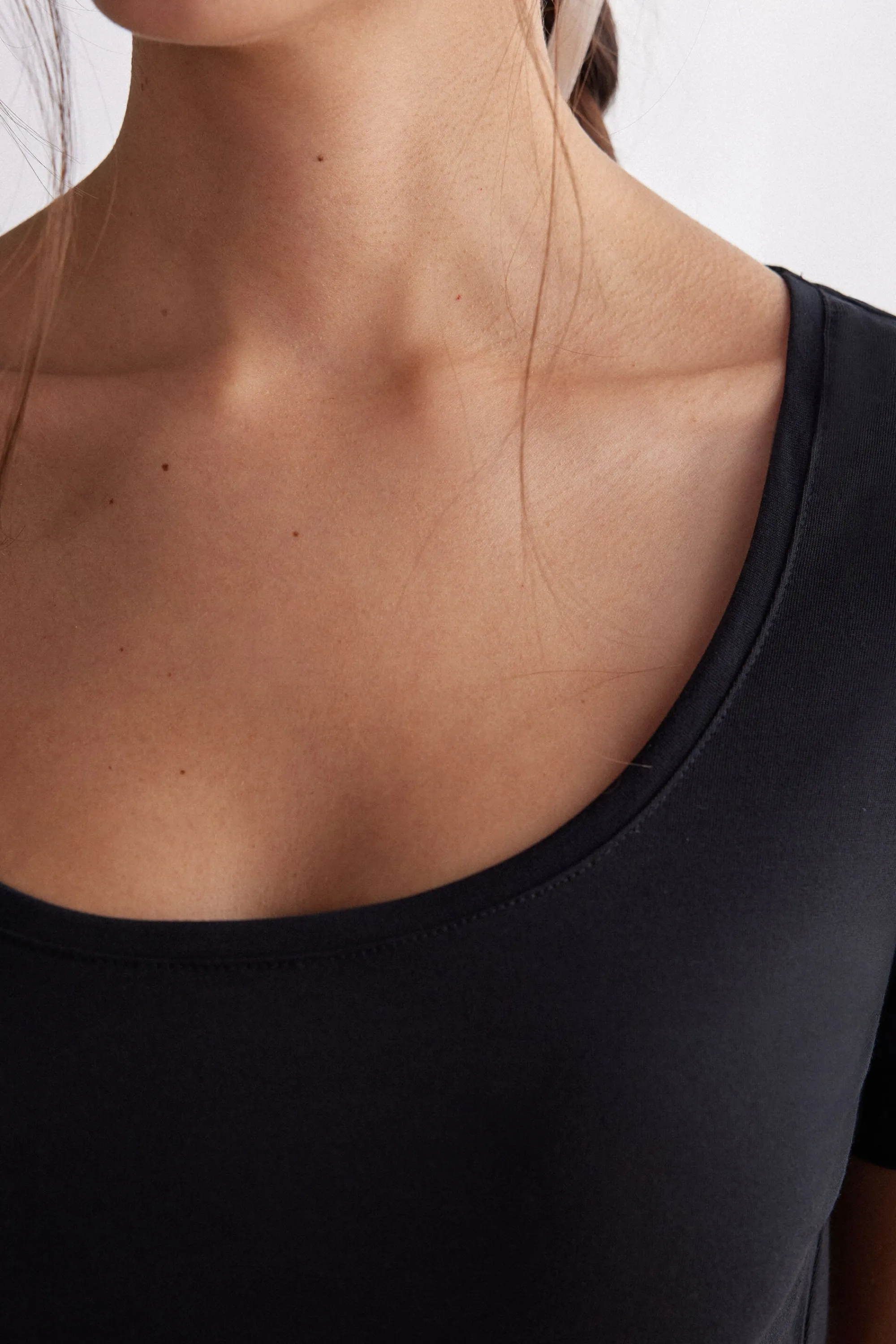 Intimissimi Maglia Manica Corta con Scollo a Madonna in Cotone Ultrafresh