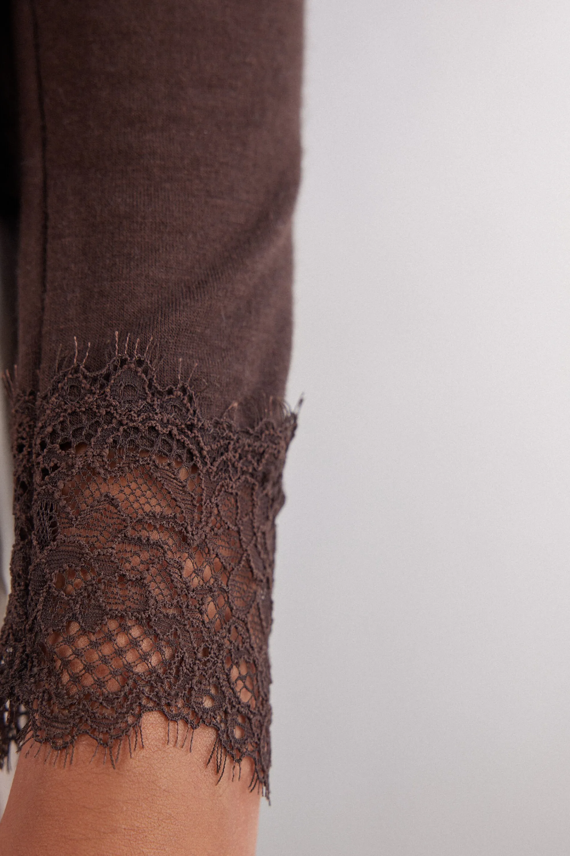 Intimissimi Maglia scollo a V in Modal Cashmere Ultralight e Pizzo